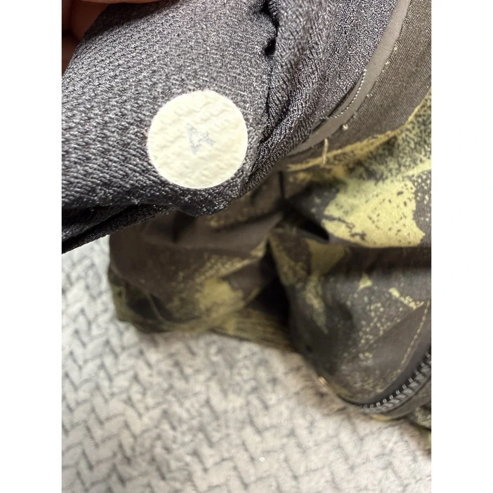 Lululemon Rise and Shine Jacket Women's Size 4 Green Camo Hooded Full Zip Active